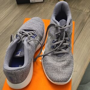 Nike Flex Trainer 8 in Gray and White